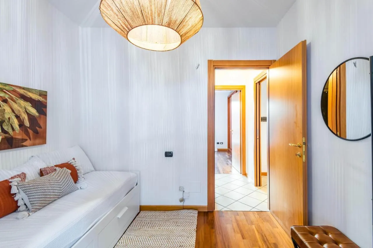 Easylife - Spazioso E Luminoso Trilocale Con Balcone A Loggia Per Pausa E Relax Milan Apartment