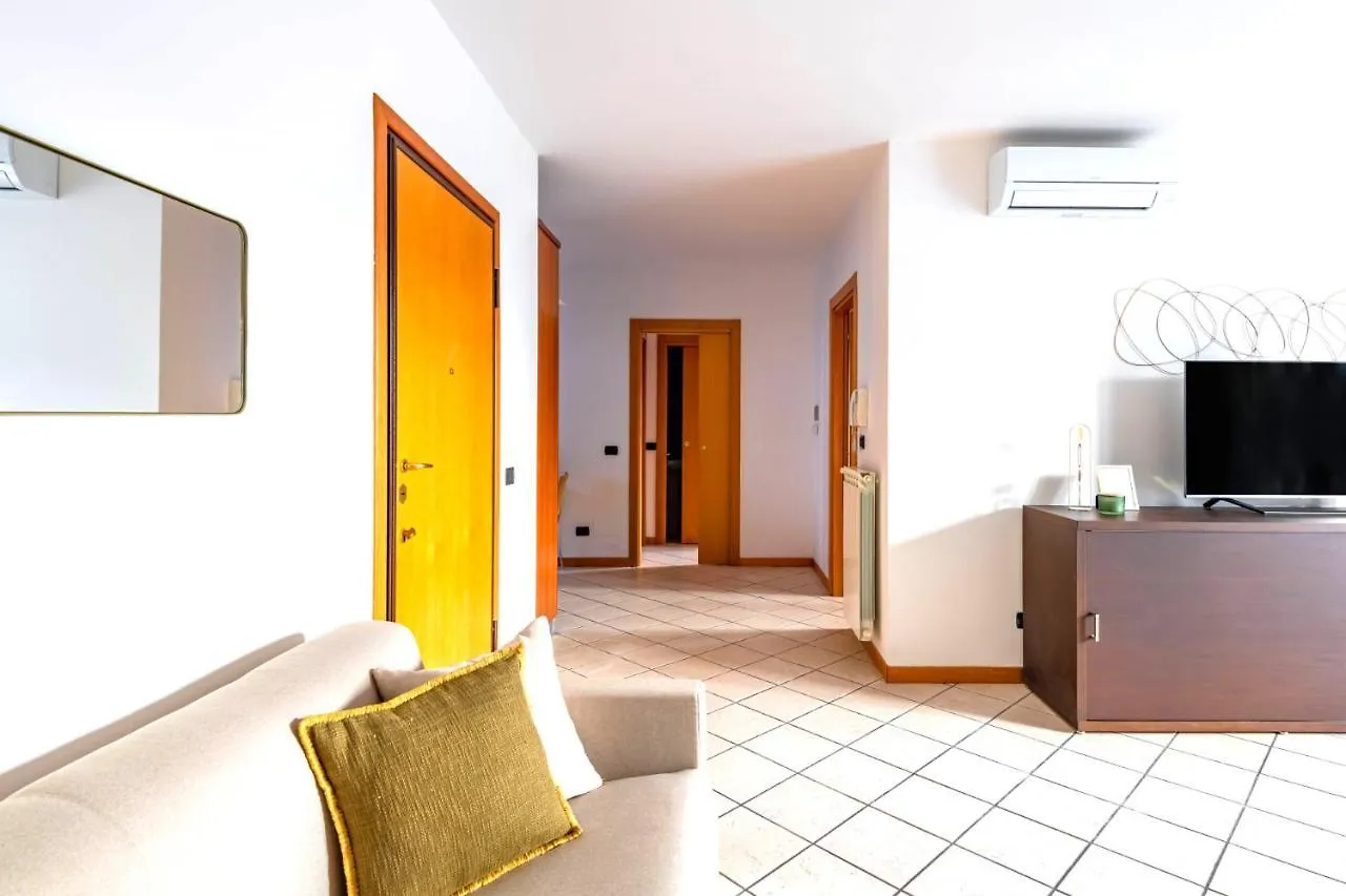 Apartment Easylife - Spazioso E Luminoso Trilocale Con Balcone A Loggia Per Pausa E Relax Milan Italy