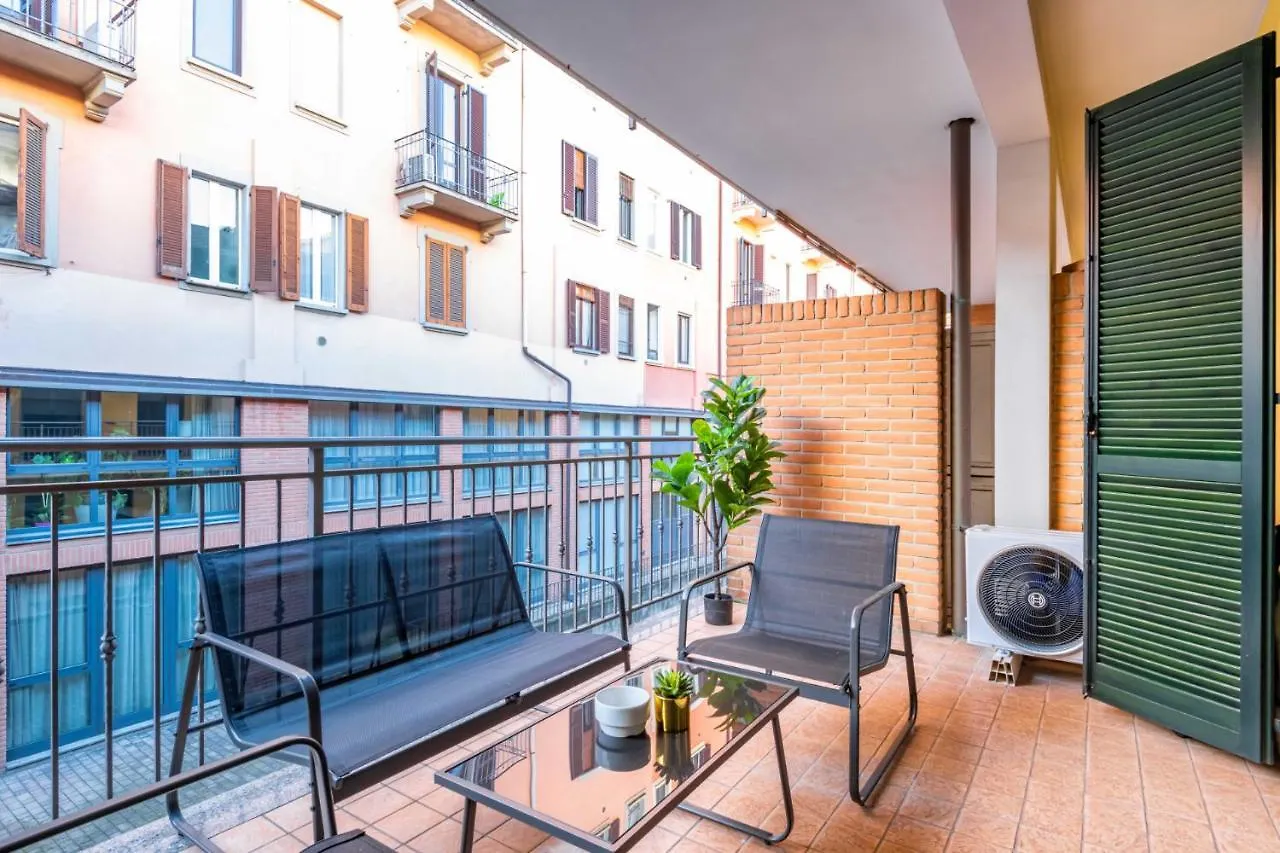 Easylife - Spazioso E Luminoso Trilocale Con Balcone A Loggia Per Pausa E Relax Milano